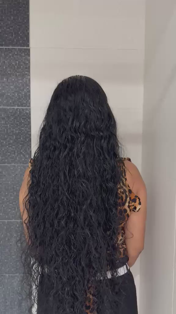 Cabello largo y ondulado con brillo, visto de espaldas